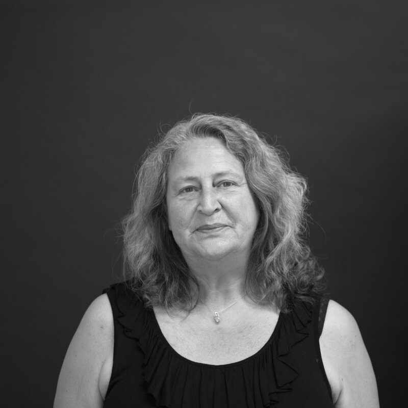Annette Schröder – Annette Schröder ist der Ruhepol bei uns im Büro, während sie Ihre Aufgaben „aus dem Ärmel schüttelt“.